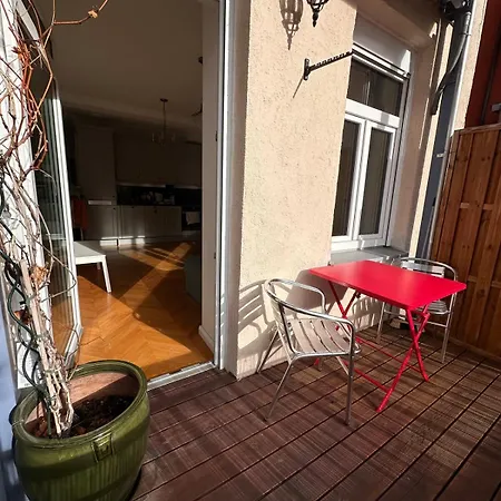 Guest house Center Balcony *